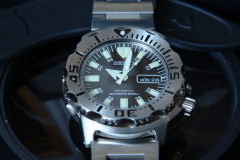2004-01-26 Seiko Black Monster divers watch close-up