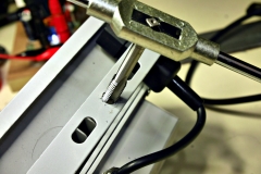 20161219-p1790401-tapping-thread-in-bracket