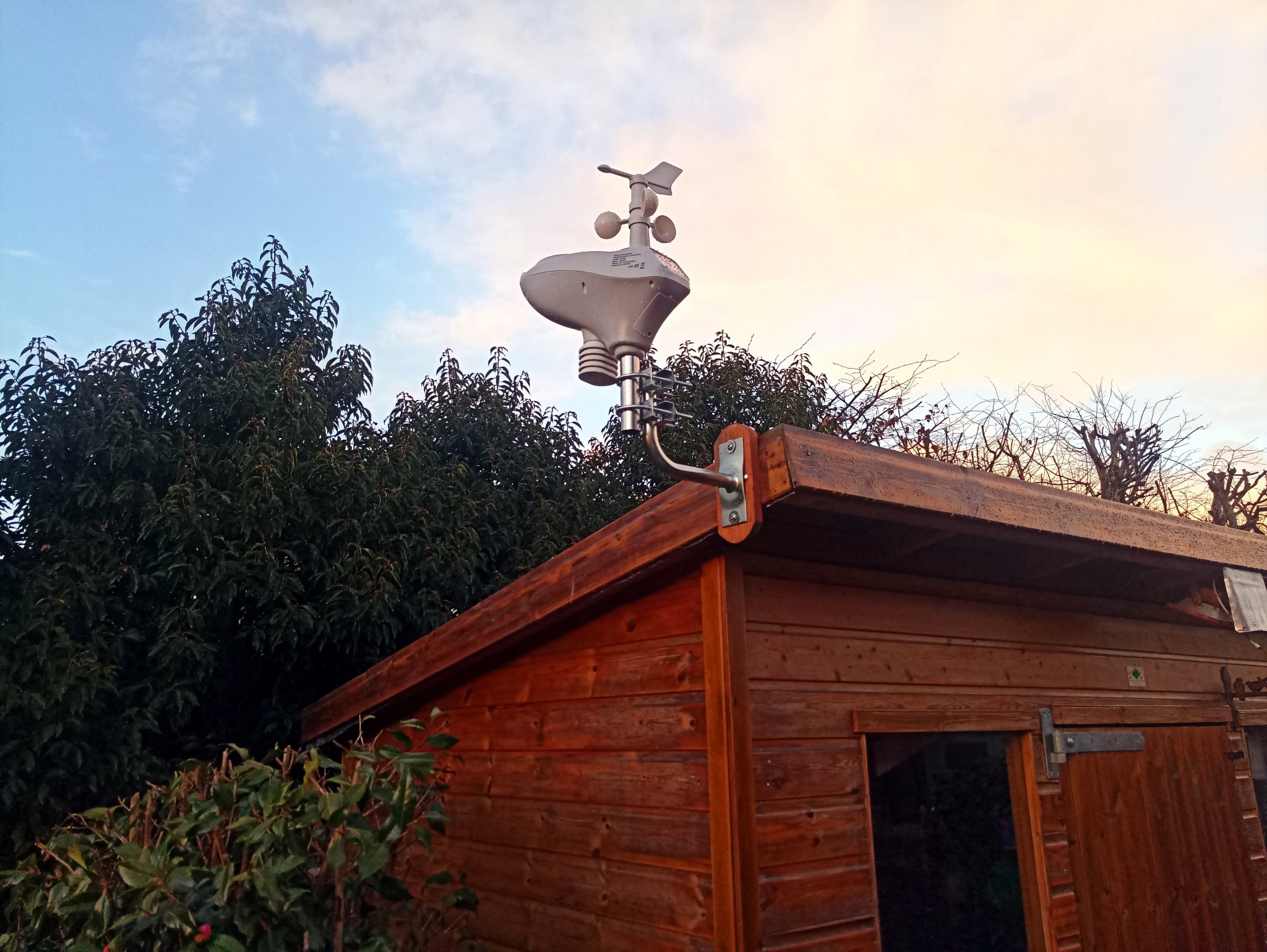 IMG_20210326_181359Z_sensor_cluster_mounted_on_shed