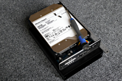 20220830-p2440805-20tb-ultrastar-hard-disk-in-ennotek-enclosure