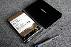 20220830-p2440810-20tb-ultrastar-hard-disk-in-ennotek-enclosure