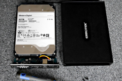 20220830-p2440819-20tb-ultrastar-hard-disk-in-ennotek-enclosure