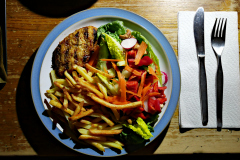 20221101-2460790-ua1101l-romantic-dinner-for-two