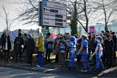 20230119-p2480128-nurses-protest-outside-southampton-general-hospital