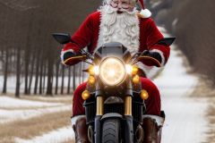 santa_claus_on_smoky_old_briti_-_1