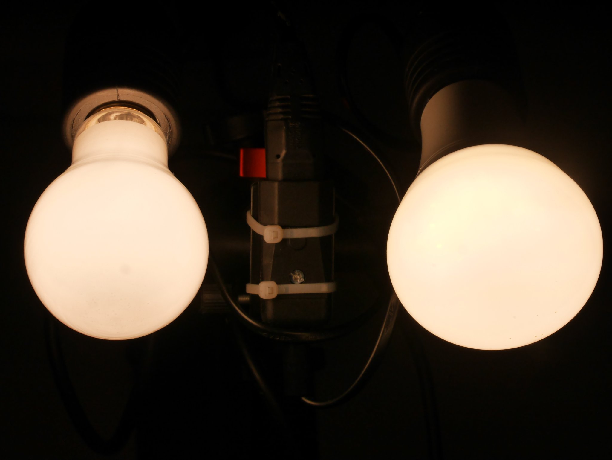 Power on, close-up. The Philips 150 Watt incandescent is on the left and the Mi-Light, set to 3000K, is on the right. Both are running at full power.