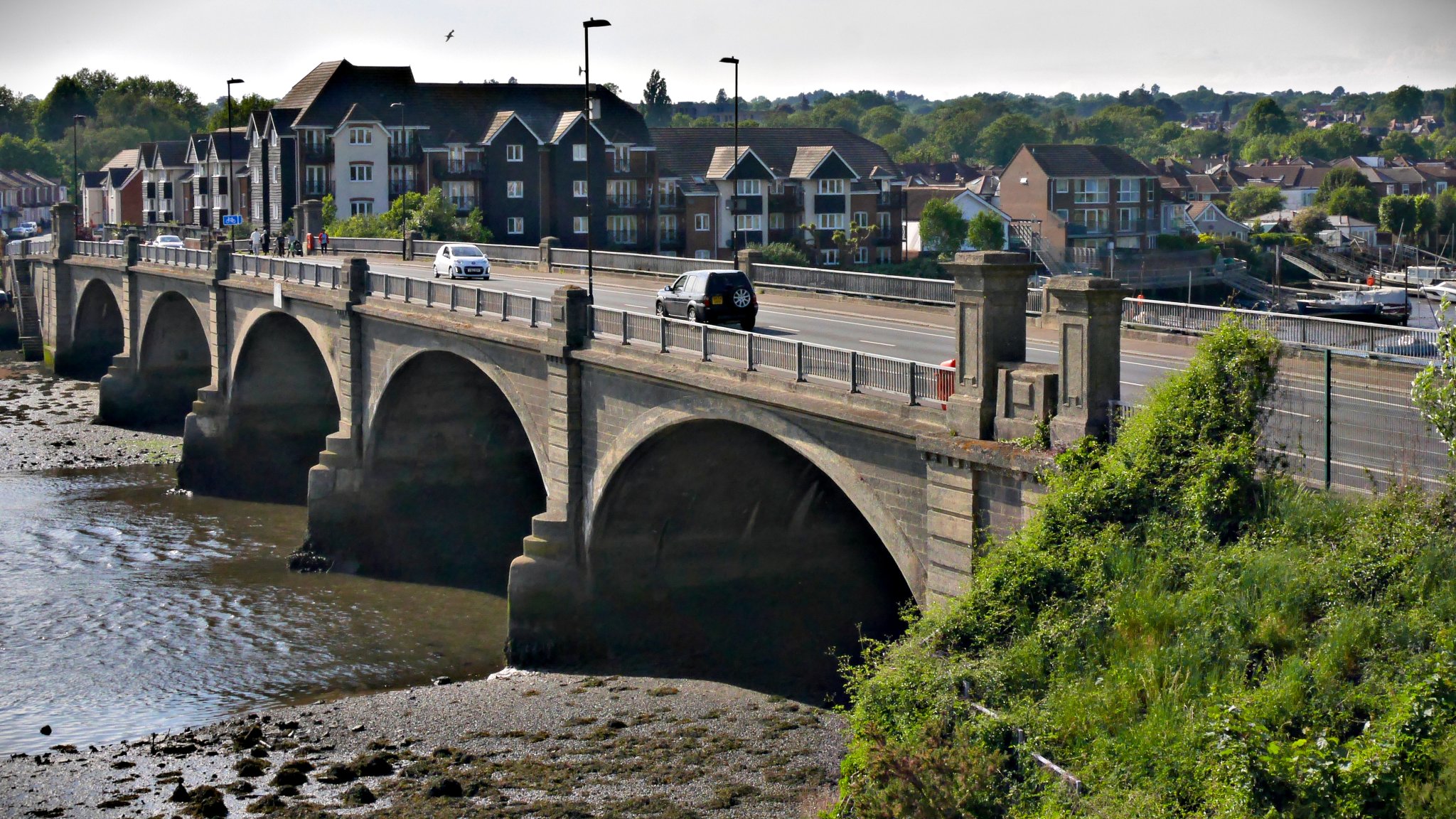 Cobden Bridge at low tide