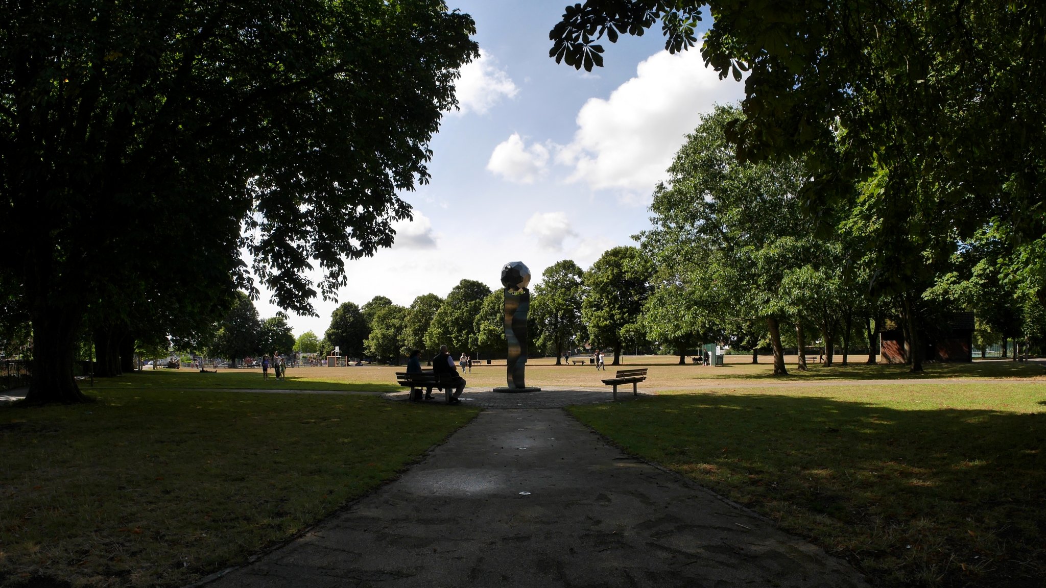 South east entrance to the 2.9 hectare Havant Park. Pretty enough, but a tad boring.