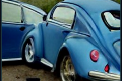 craiyon_000114_Jeremy_Clarkson_crashes_blue_Volkswagen_Beetle_br_