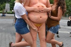 20180923-trump-statue