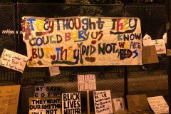 20200607-trump-babygate-fence-01