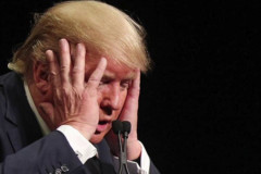 20201017-trump-hands-head