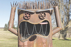 20250727-trump-sculpture