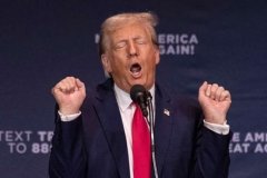 20260915-trump-weird-look-2