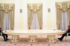 2022-05-03-putin-oval-table