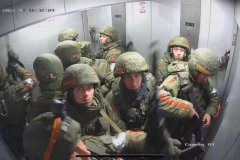 20220304-russian-soldiers-trapped-in-lift