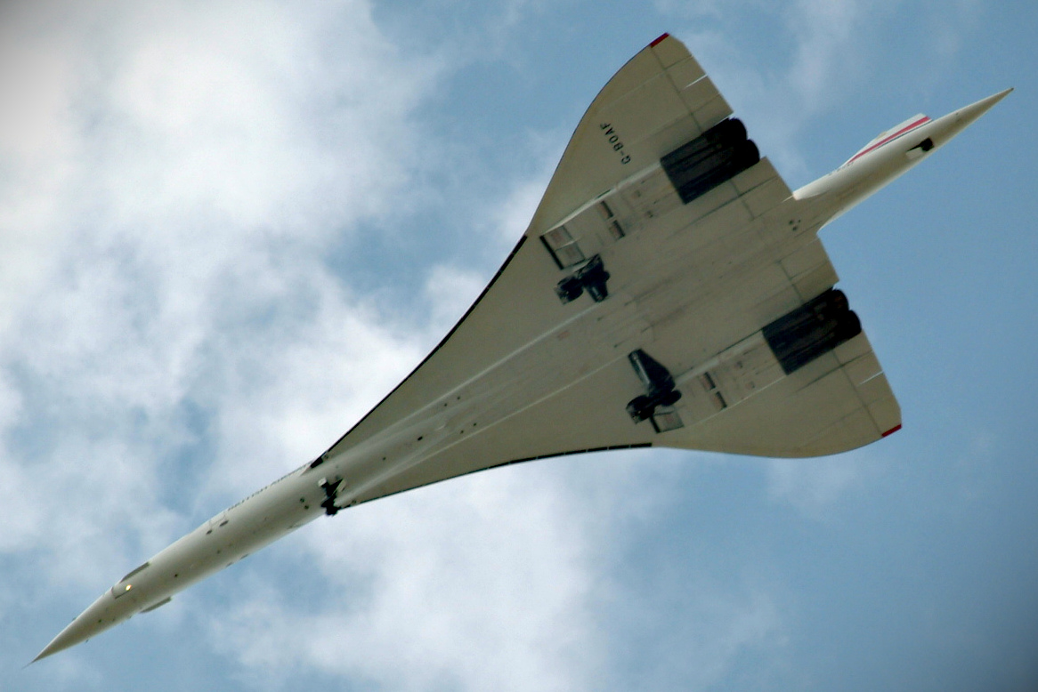 2003-07-19 Concorde in flight over London