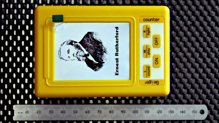 BR-9C combined Geiger counter and EMF meter – initial impressions