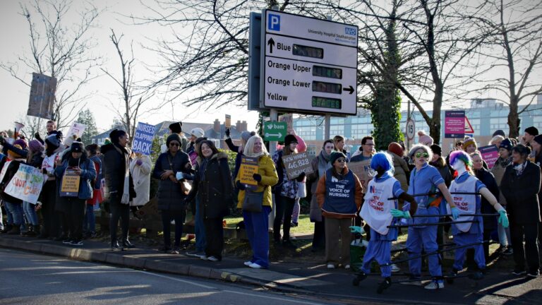 Nurses noisy but good-humoured protest