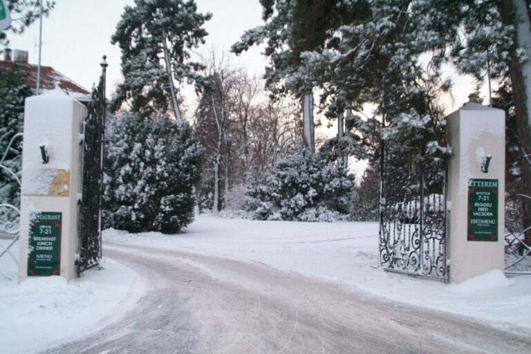 Batthyány Kastélyszálló in the snow