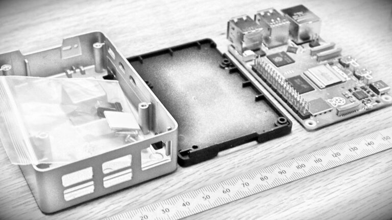 A modular Debian GNU/Linux digital camera. Feasible or farcical?